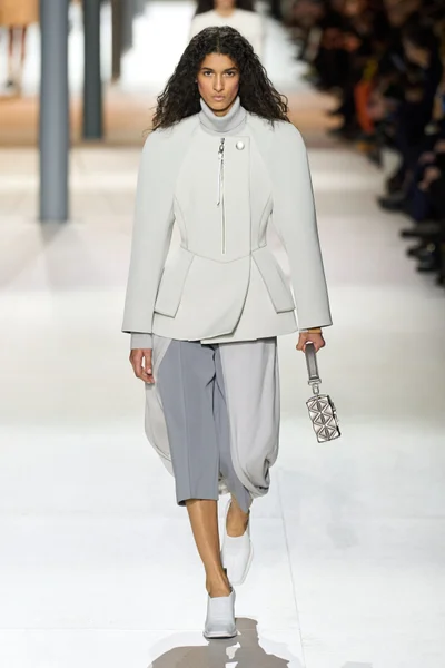 Look 22